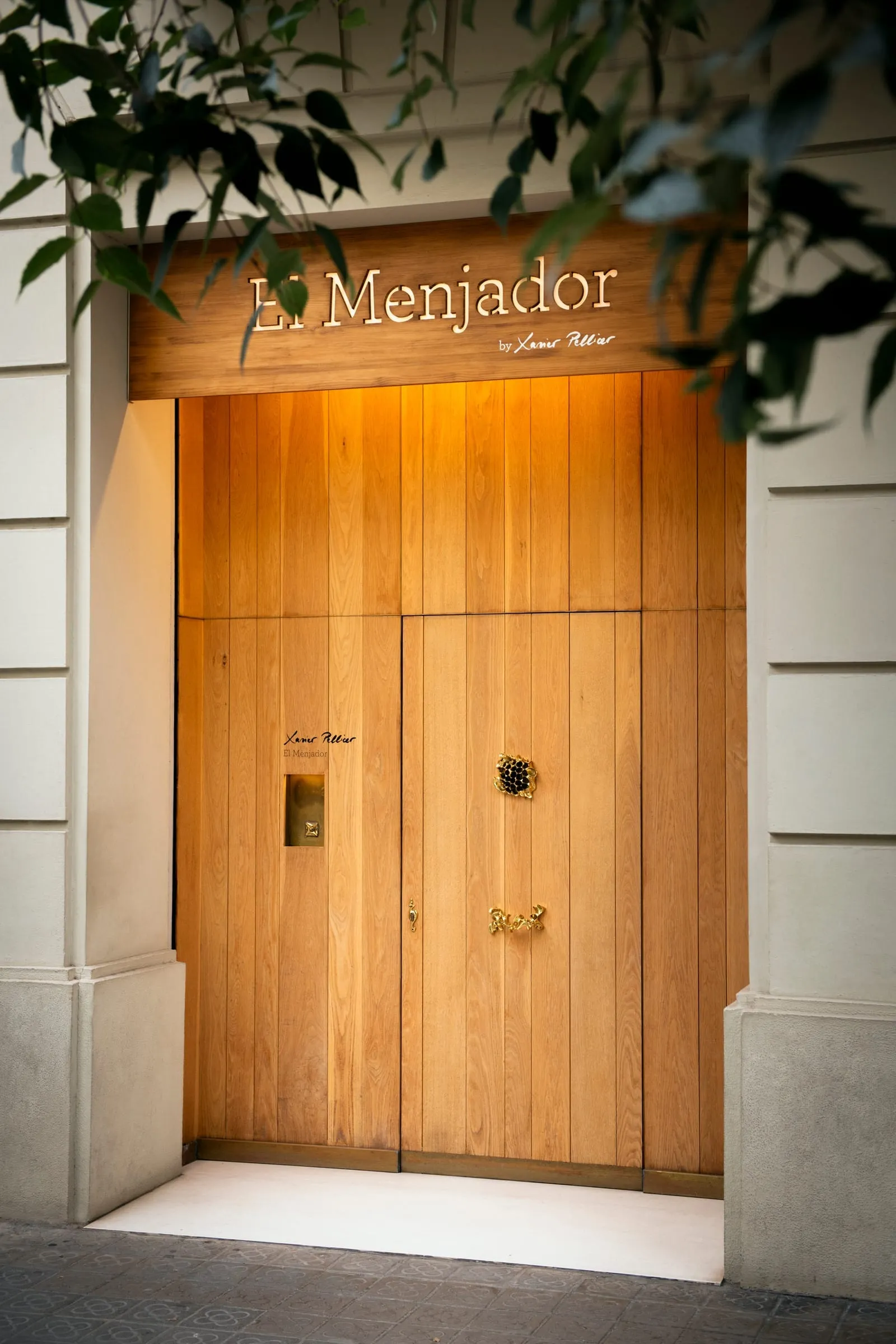El Menjador restaurant entrance