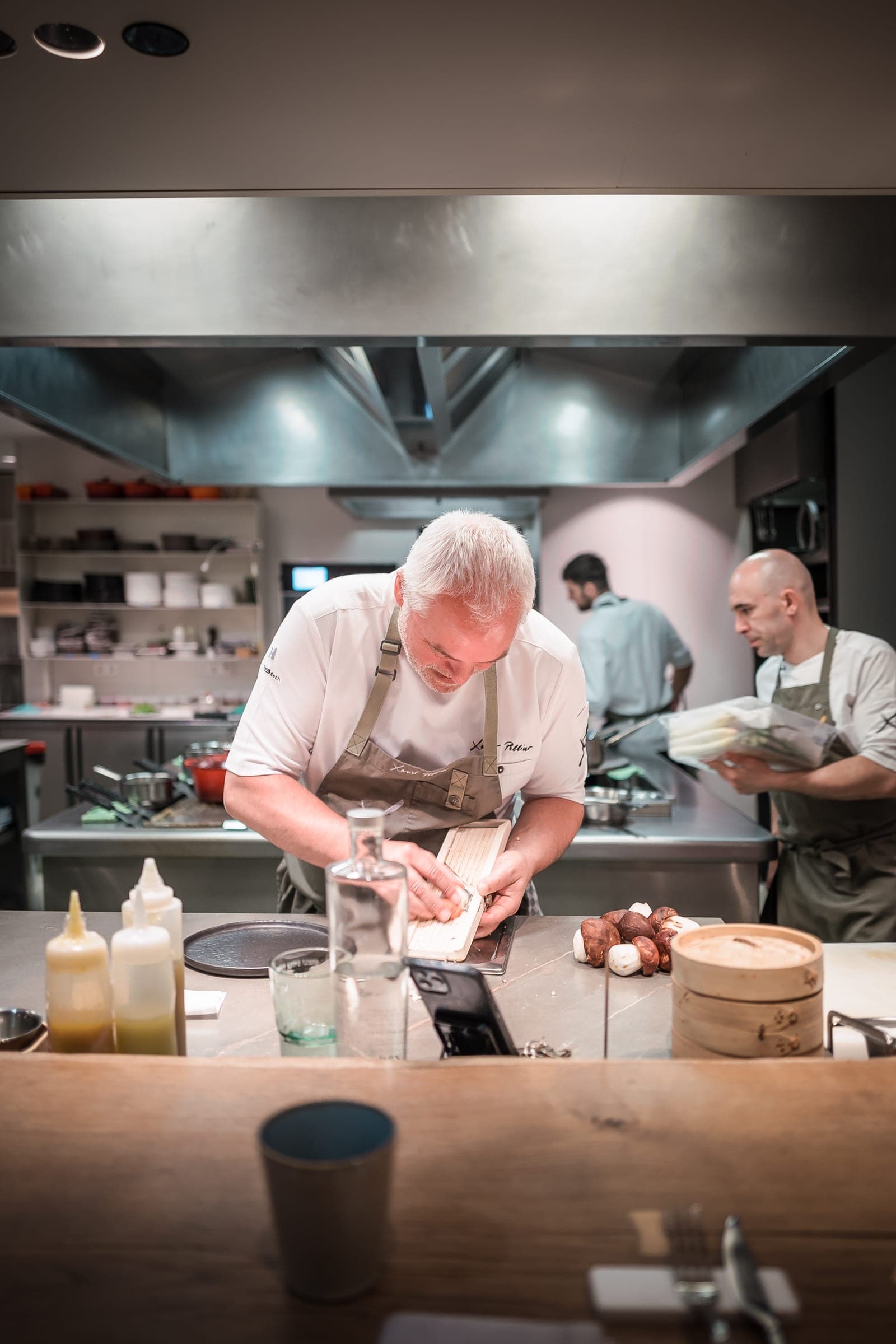 Xavier Pellicer working in the kitchen